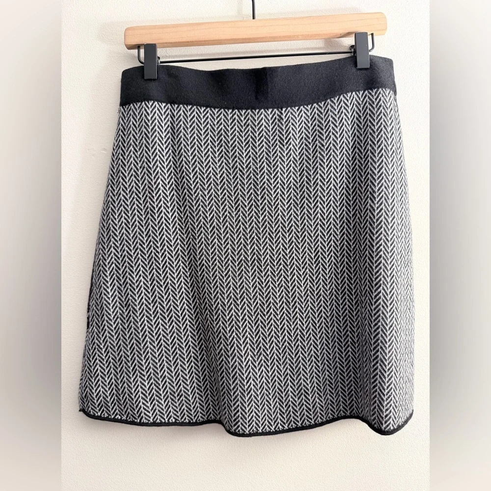 Title Nine Super Power Skirt Herringbone merino wool blend M - Picture 2 of 6